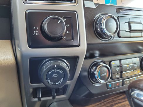 Used 2019 Ford F150 Lariat image 29