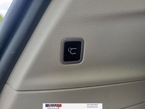 Used 2023 Chrysler Pacifica Touring-L FWD image 7