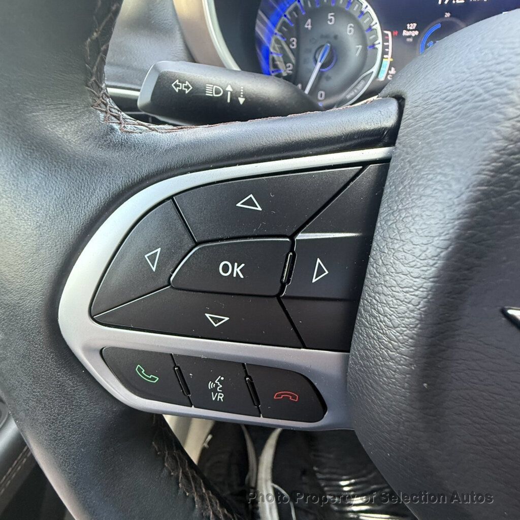 Used 2017 Chrysler Pacifica Touring-L Plus FWD image 20