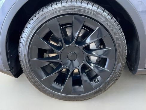 Used 2021 Tesla Model Y Long Range AWD/4WD image 32