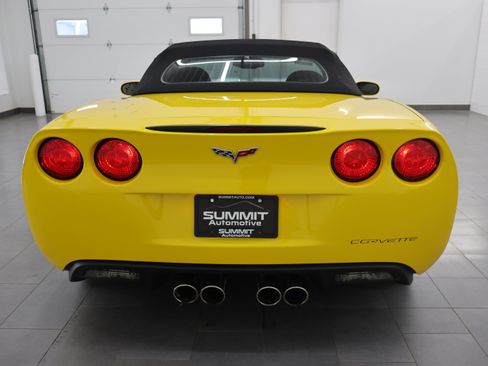 Used 2007 Chevrolet Corvette Coupe w/ Preferred Equipment Group RWD image 23