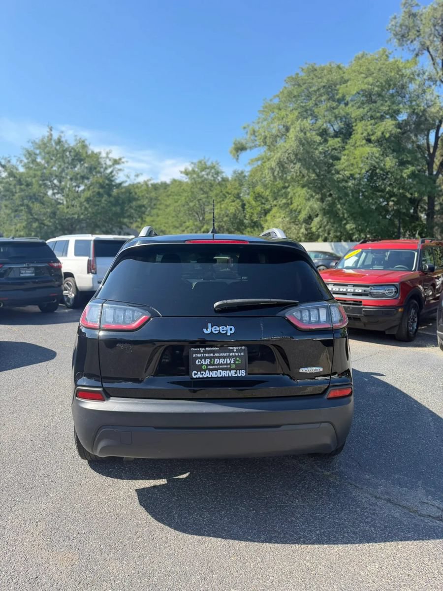Used 2021 Jeep Cherokee Latitude FWD image 4