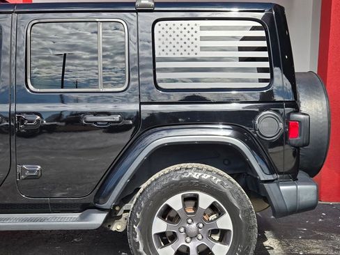 Used 2018 Jeep Wrangler Unlimited Sahara w/ Cold Weather Group image 8