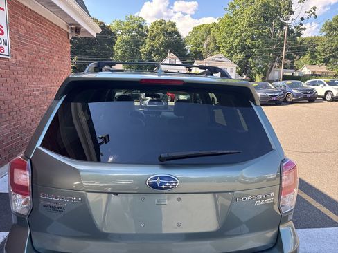 Used 2017 Subaru Forester 2.5i Premium AWD/4WD image 9