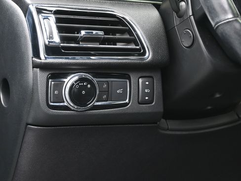 Used 2020 Lincoln Navigator Reserve w/ Equipment Group 208A Reserve image 23