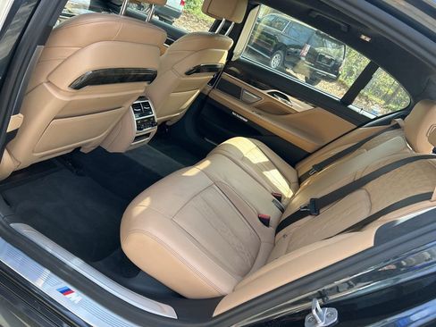 Used 2018 BMW 750i image 26