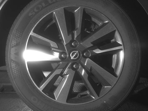 Used 2025 Nissan Versa SV FWD image 18