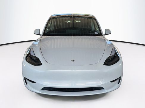 Used 2024 Tesla Model Y Long Range AWD/4WD image 2