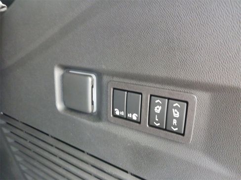 Used 2023 Chevrolet Tahoe Premier image 32