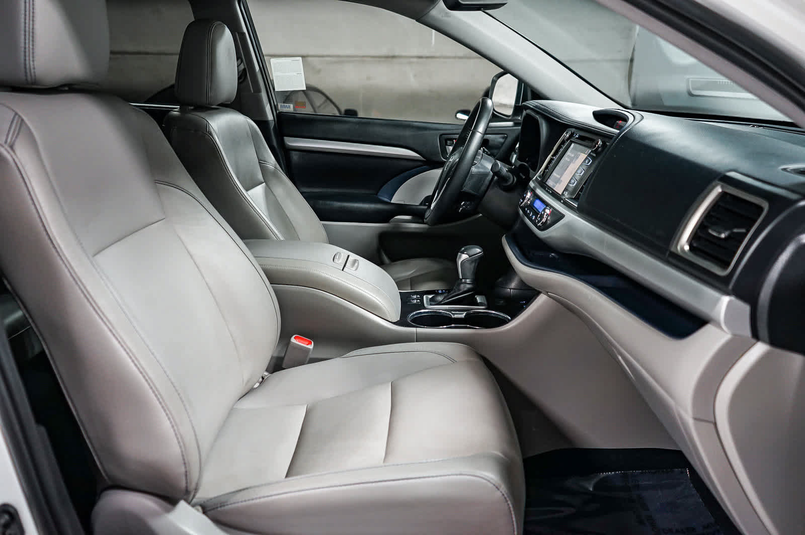 Certified 2019 Toyota Highlander XLE AWD/4WD image 18
