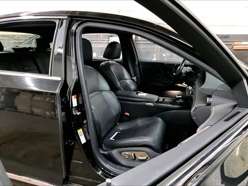 Used 2018 Lexus LS 500 w/ Accessory Package (Z1) image 10