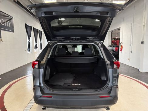 Used 2021 Toyota RAV4 LE AWD/4WD image 12