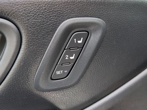 Used 2025 Honda Pilot TrailSport image 9