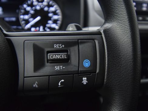 Used 2024 Nissan Rogue SV FWD image 32
