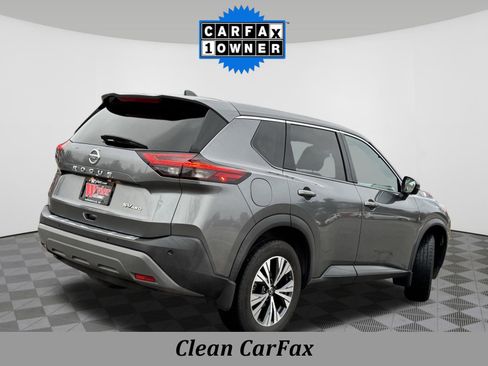 Used 2021 Nissan Rogue SV image 3
