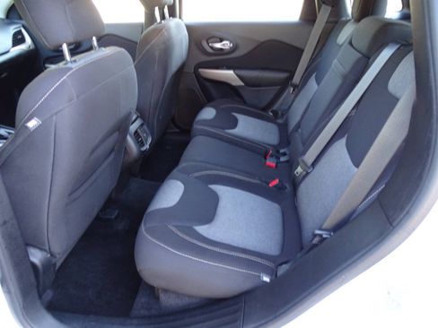 Used 2017 Jeep Cherokee 4WD Sport image 23