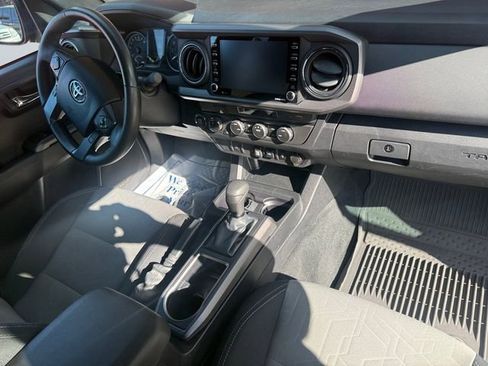 Used 2022 Toyota Tacoma TRD Sport w/ Black Out Package (TMS) image 10