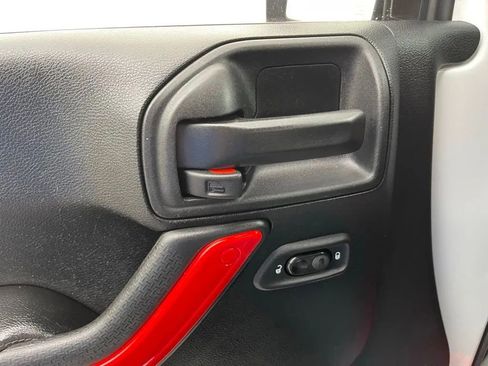 Used 2017 Jeep Wrangler Unlimited Rubicon AWD/4WD image 29