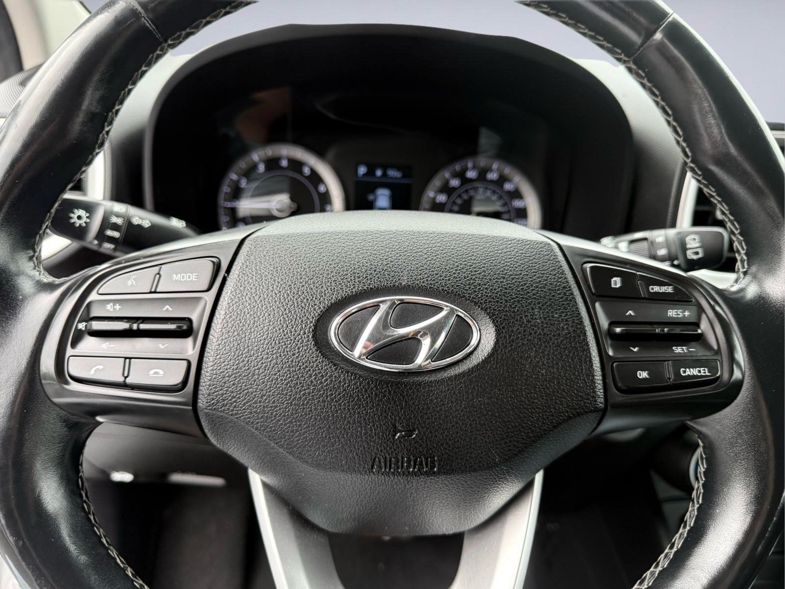 Used 2021 Hyundai Venue FWD image 30