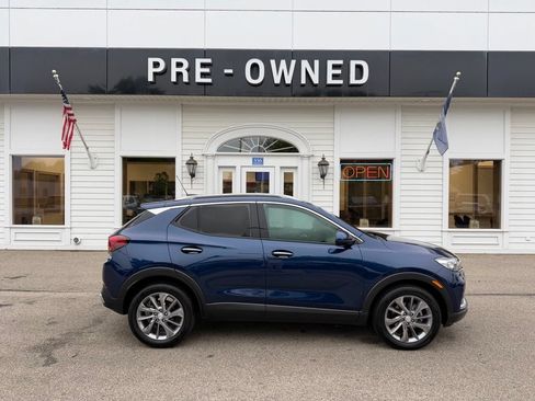 Used 2023 Buick Encore GX Essence w/ Experience Buick Package FWD image 4