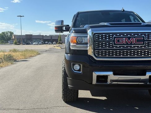 Used 2018 GMC Sierra 3500 Denali w/ Suspension Package, Off-Road AWD/4WD image 4