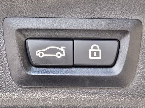 Used 2021 BMW X5 xDrive40i w/ M Sport Package image 18