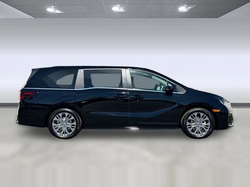 New 2026 Honda Odyssey Touring image 7
