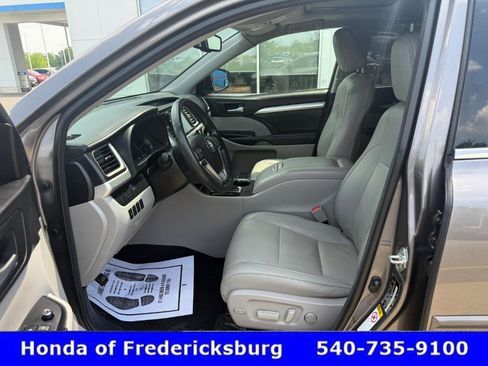 Used 2015 Toyota Highlander XLE AWD/4WD image 22