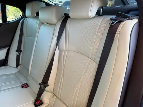 Used 2021 Lexus ES 300h Ultra Luxury w/ Accessory Package 2 FWD image 45
