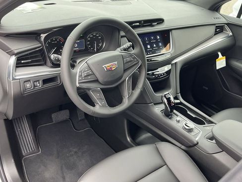 New 2026 Cadillac XT5 Luxury w/ LPO, ONYX Package image 2