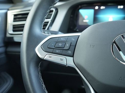 Used 2025 Volkswagen Atlas Cross Sport SE image 28