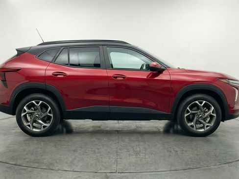 Used 2025 Chevrolet Trax LT image 11