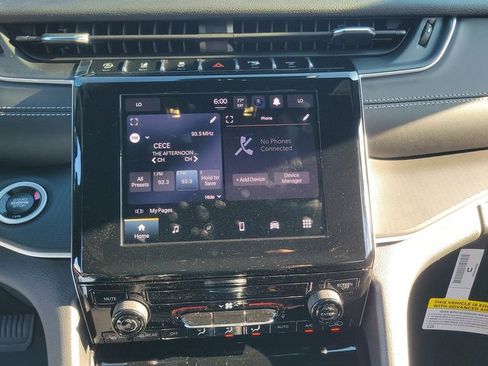 New 2025 Jeep Grand Cherokee Laredo image 25