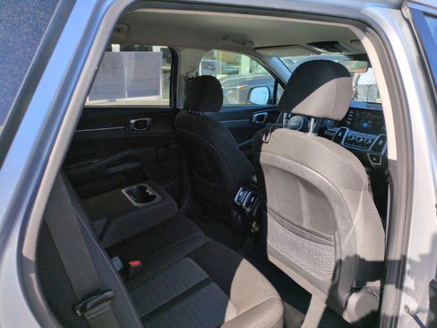 Used 2022 Kia Sorento LX FWD image 31