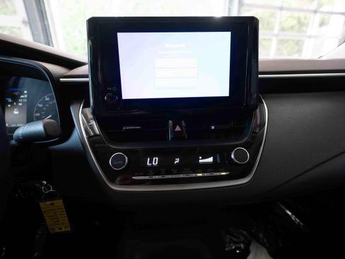 Used 2025 Toyota Corolla LE FWD image 17
