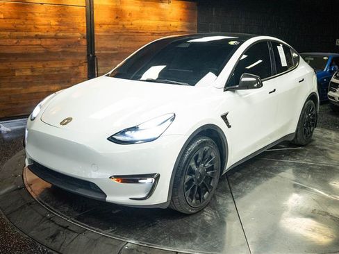 Used 2022 Tesla Model Y Long Range AWD/4WD image 2