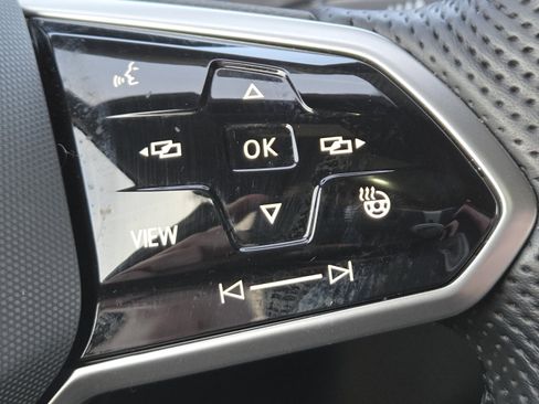 Used 2022 Volkswagen Tiguan SEL R-Line image 11