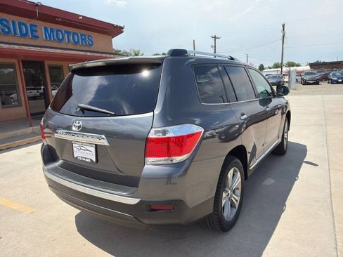 Used 2011 Toyota Highlander Limited w/ Tow Pkg FWD image 3