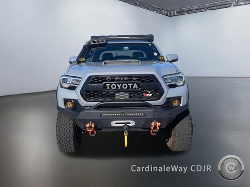 Used 2020 Toyota Tacoma TRD Off-Road w/ TRD Premium Off Road Package image 2