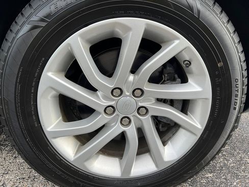 Used 2019 Land Rover Discovery Sport AWD/4WD image 17