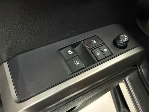 Used 2022 Toyota Tacoma SR5 w/ SR5 Appearance Package (SM) AWD/4WD image 28
