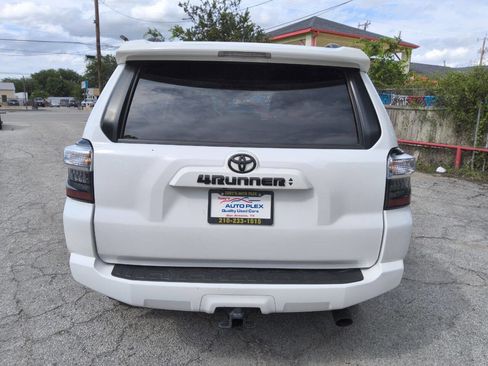 Used 2022 Toyota 4Runner SR5 Premium w/ Moonroof Package RWD image 4
