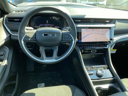 New 2026 Jeep Grand Cherokee Altitude image 8