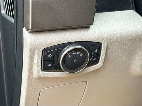 Used 2017 Ford F150 XLT image 11