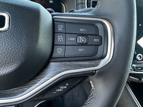 Used 2024 Jeep Wagoneer Series II w/ Flexible Seating Group AWD/4WD image 13