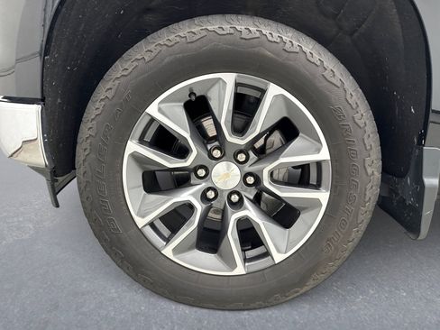 Used 2022 Chevrolet Silverado 1500 LT AWD/4WD image 12