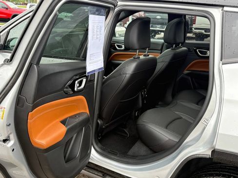 Used 2025 Jeep Compass Limited w/ Elite Group AWD/4WD image 12