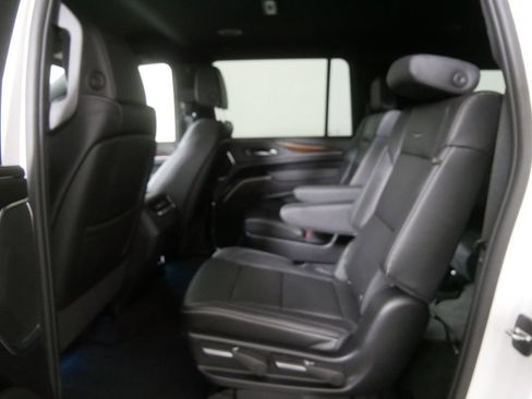 Used 2024 Cadillac Escalade ESV Luxury AWD/4WD image 20