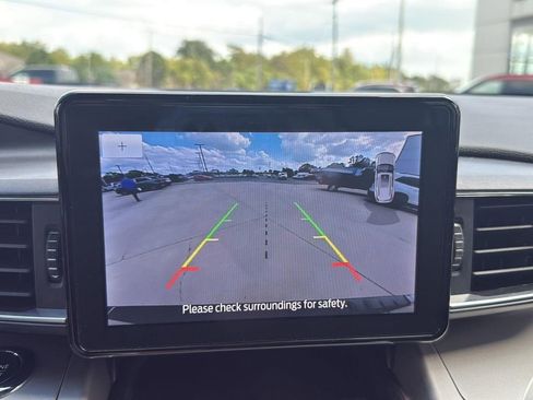 Used 2022 Ford Explorer XLT w/ Equipment Group 202A image 20