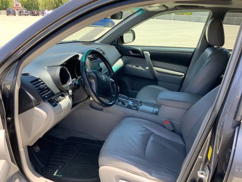 Used 2010 Toyota Highlander SE AWD/4WD image 16